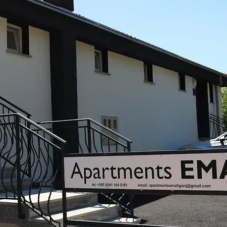 Ema Apartment