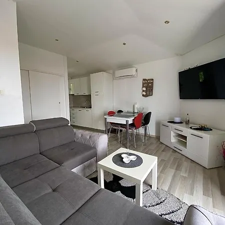 Ema Apartment *