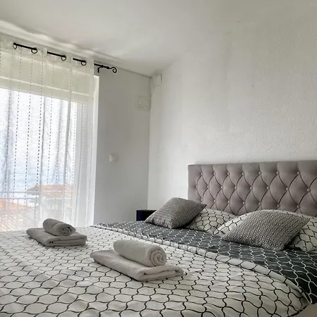 Ema Apartment *